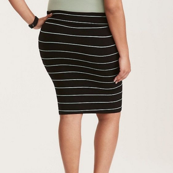 💜Torrid Foldover Skirt - Picture 2 of 3